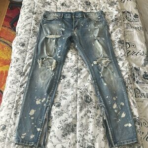 MNML Skinny jeans with zipper opening at the bottom.